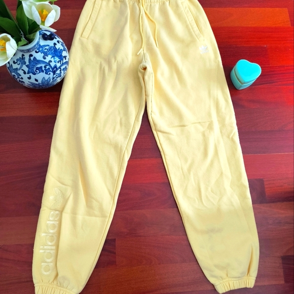 Adidas Women's Sweatpants.Adidas WOMEN'S Sweatpants. Features 2 front po - Picture 15 of 16